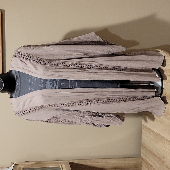 EUC  Forever 21+  Taupe Kimono with Crochet Design - Picture 1 of 5